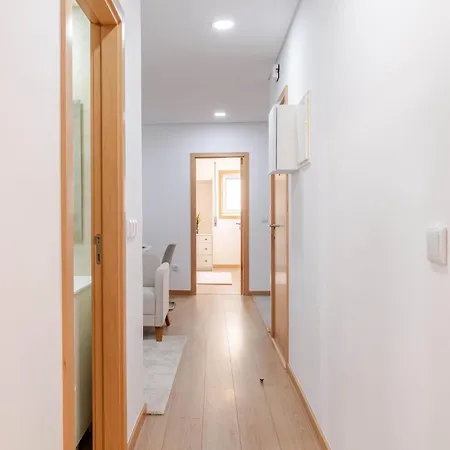 Bright & Cozy By Hostwise