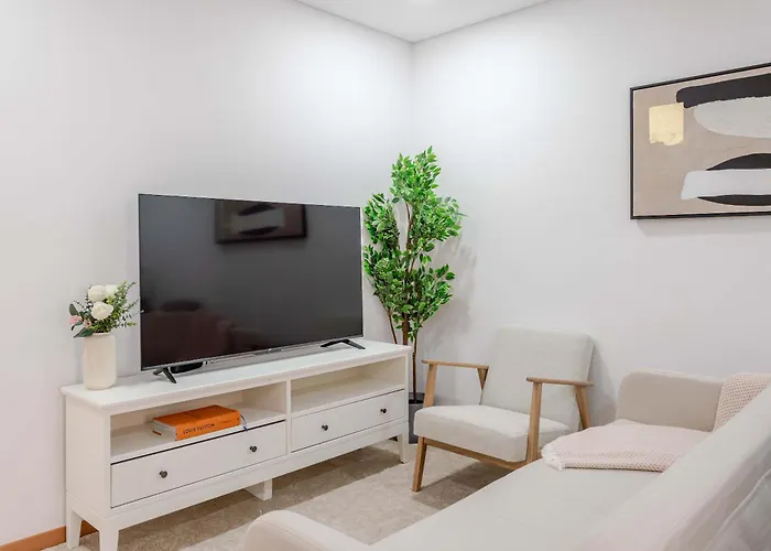 Bright & Cozy By Hostwise Apartman